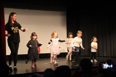 »Mamica je kakor zarja« (17)